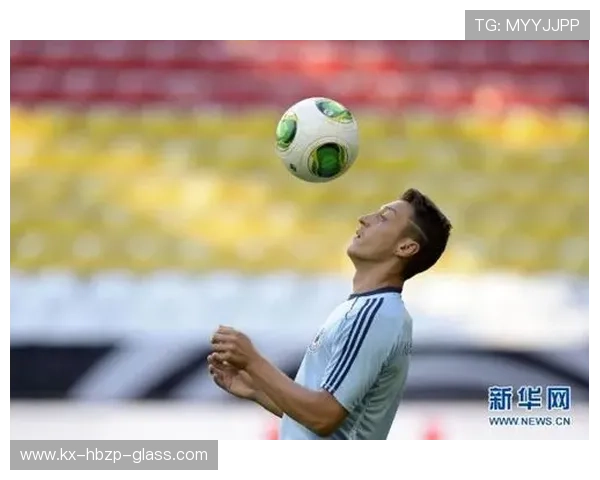 德国足球明星厄齐尔的辉煌职业生涯与对足球的热爱之路